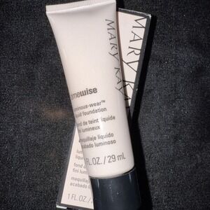 MARY KAY TIMEWISE LUMINOUS WEAR LIQUID FOUNDATION~ivory 2 DISCONTINUED! 5149